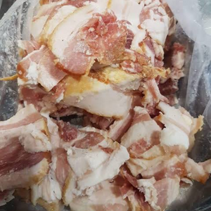 Scrap Skin on Bacon 1kg (Frozen)